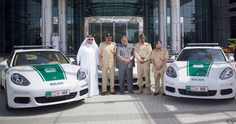 عضو جديد ينضم إلى أسطول سيارات شرطة دبي: باناميرا هايبرد